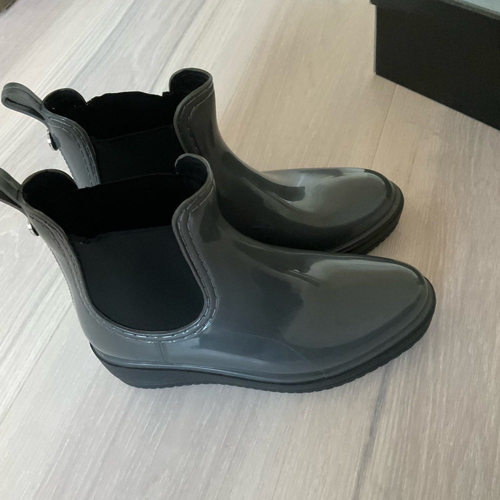 Nicole Miller ankle rain boots 7M